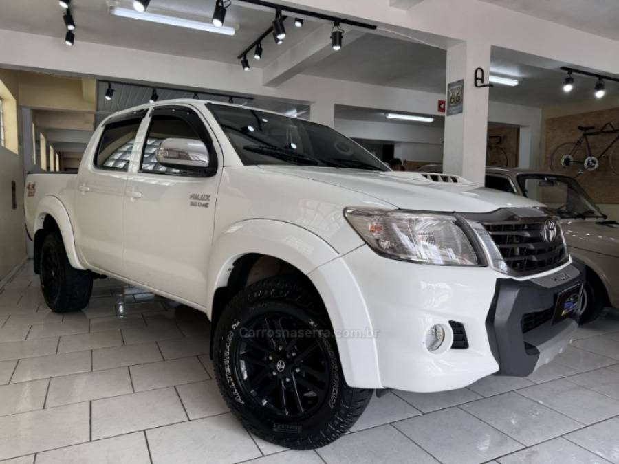 TOYOTA - HILUX - 2014/2014 - Branca - R$ 141.900,00
