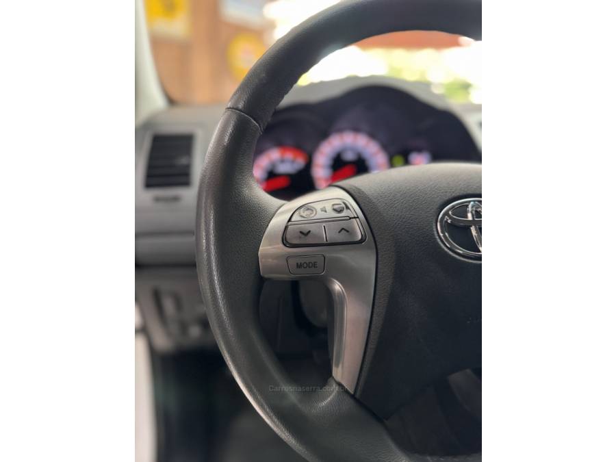 TOYOTA - HILUX - 2014/2014 - Branca - R$ 141.900,00