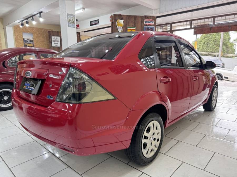 FORD - FIESTA - 2012/2013 - Vermelha - R$ 34.900,00
