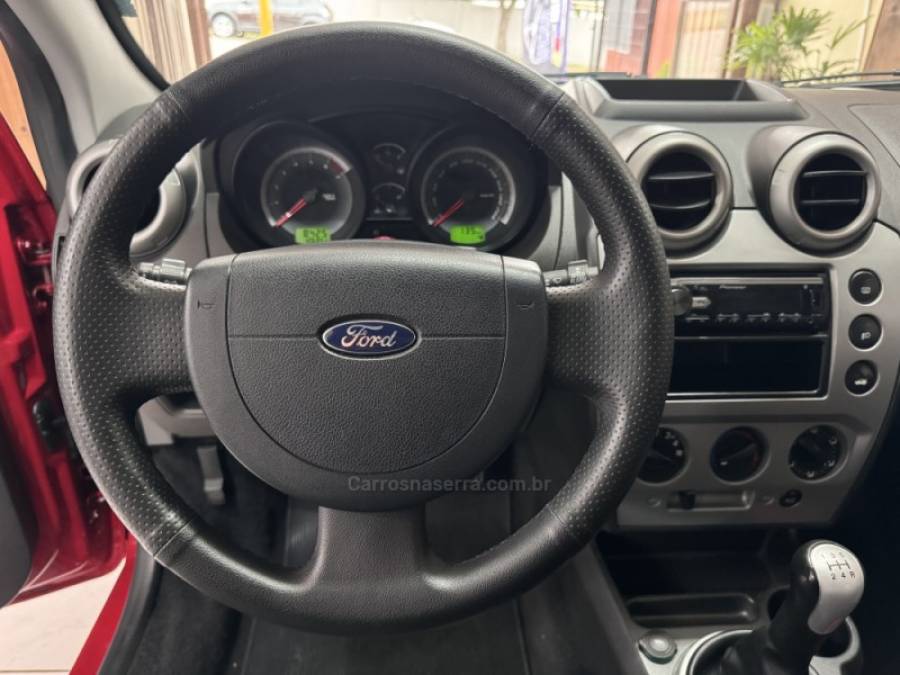 FORD - FIESTA - 2012/2013 - Vermelha - R$ 34.900,00