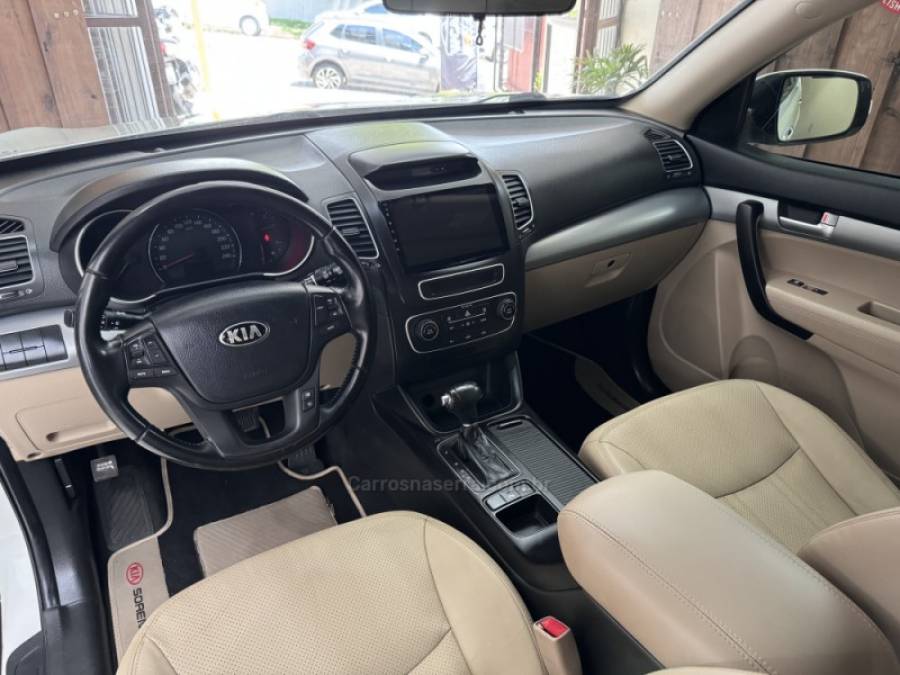 KIA MOTORS - SORENTO - 2014/2015 - Branca - R$ 76.900,00