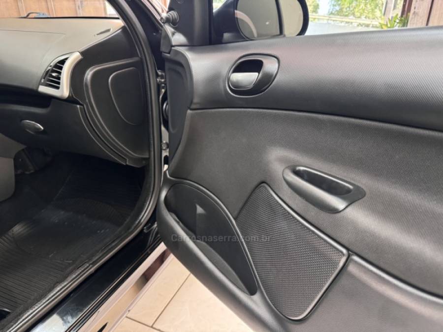 PEUGEOT - 207 - 2011/2012 - Preta - R$ 22.900,00