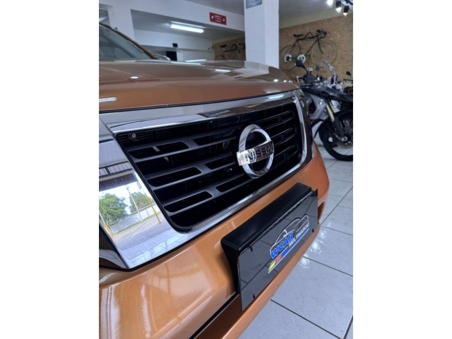 NISSAN - FRONTIER - 2017/2017 - Dourada - Sob Consulta