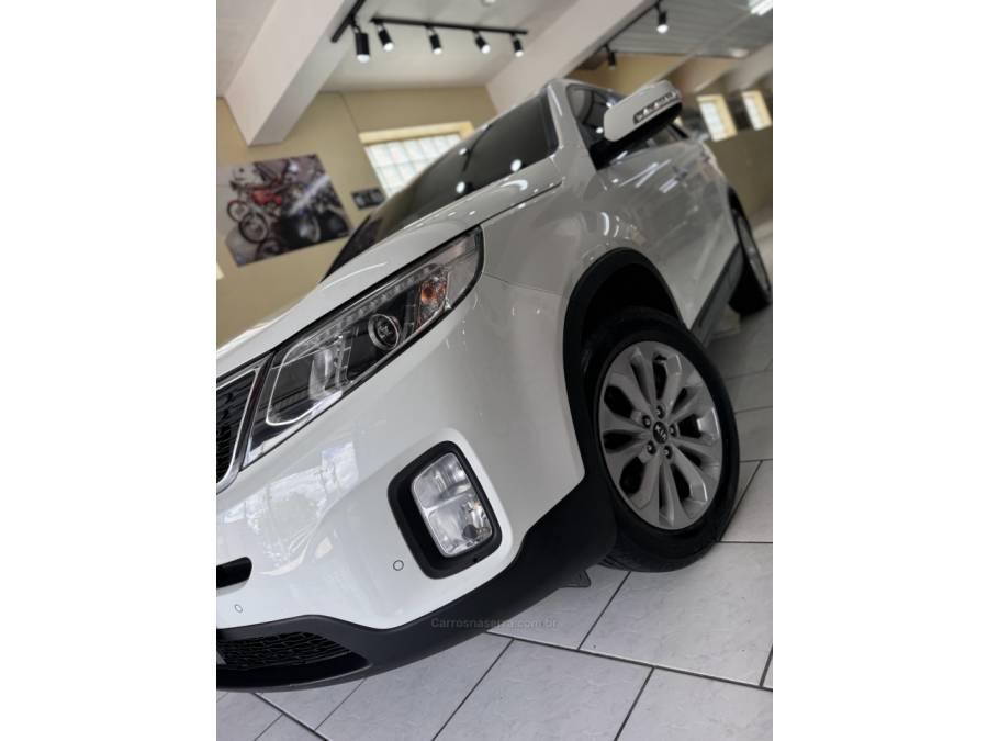 KIA MOTORS - SORENTO - 2014/2015 - Branca - R$ 76.900,00