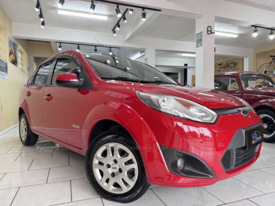 FORD - FIESTA - 2012/2013 - Vermelha - R$ 34.900,00