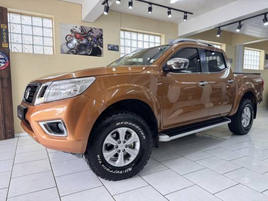 NISSAN - FRONTIER - 2017/2017 - Dourada - Sob Consulta