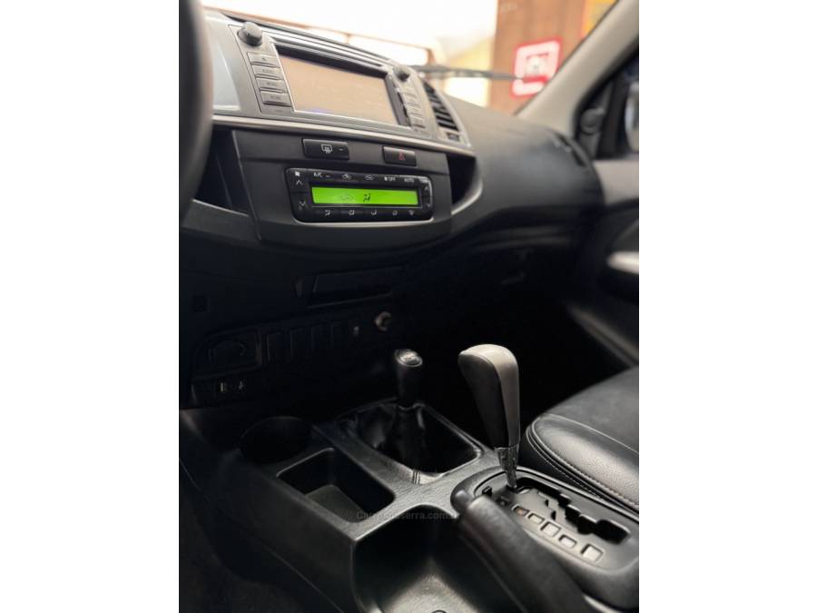 TOYOTA - HILUX - 2014/2014 - Branca - R$ 141.900,00