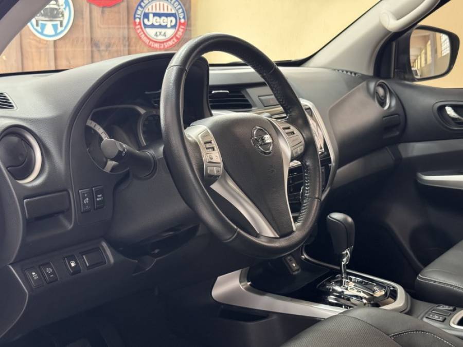 NISSAN - FRONTIER - 2017/2017 - Dourada - Sob Consulta