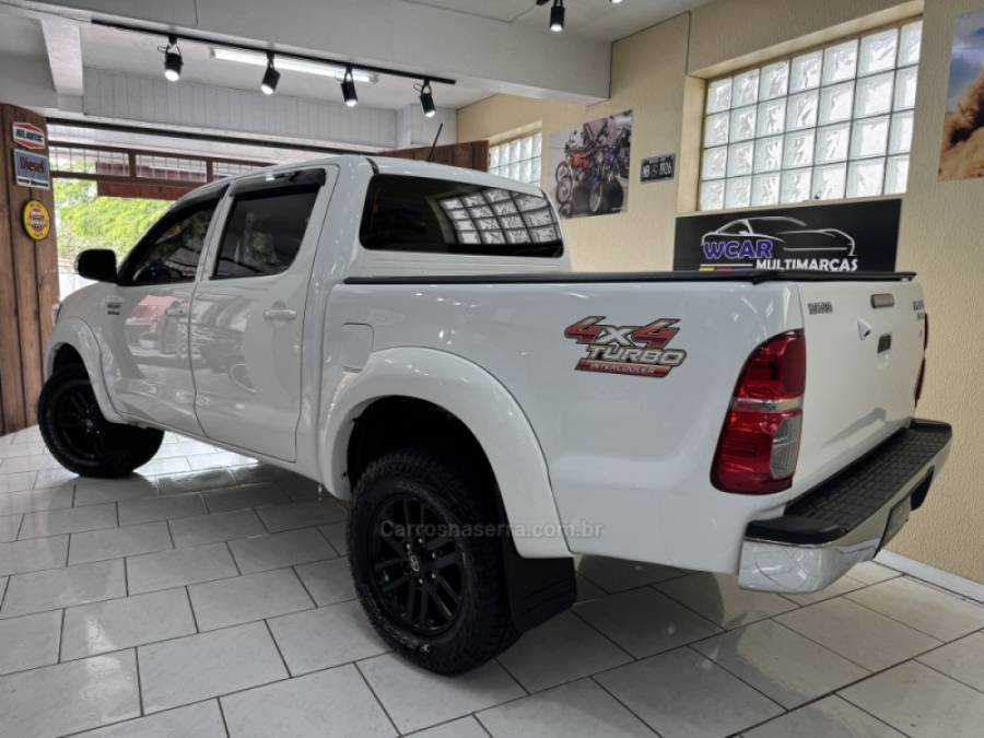 TOYOTA - HILUX - 2014/2014 - Branca - R$ 141.900,00