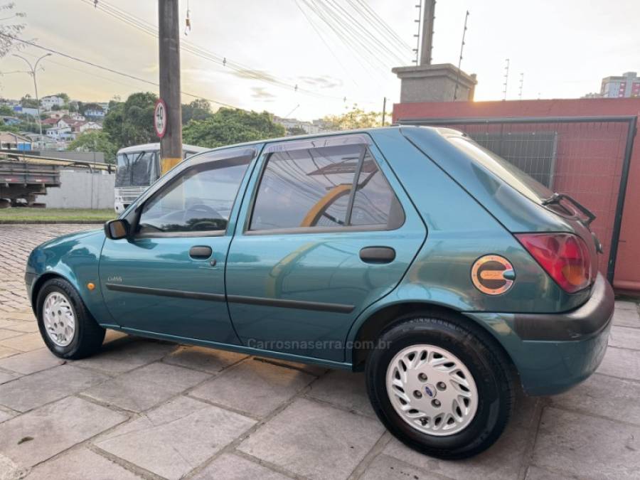 FORD - FIESTA - 2000/2000 - Verde - R$ 15.900,00