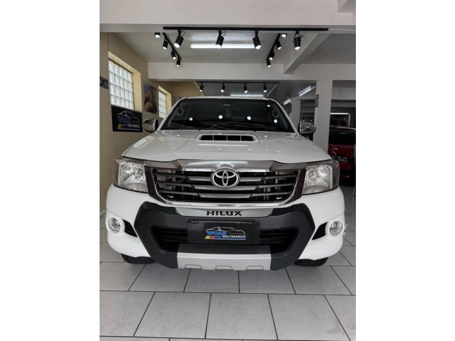 TOYOTA - HILUX - 2014/2014 - Branca - R$ 141.900,00