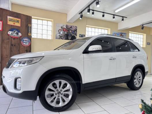KIA MOTORS - SORENTO - 2014/2015 - Branca - R$ 76.900,00