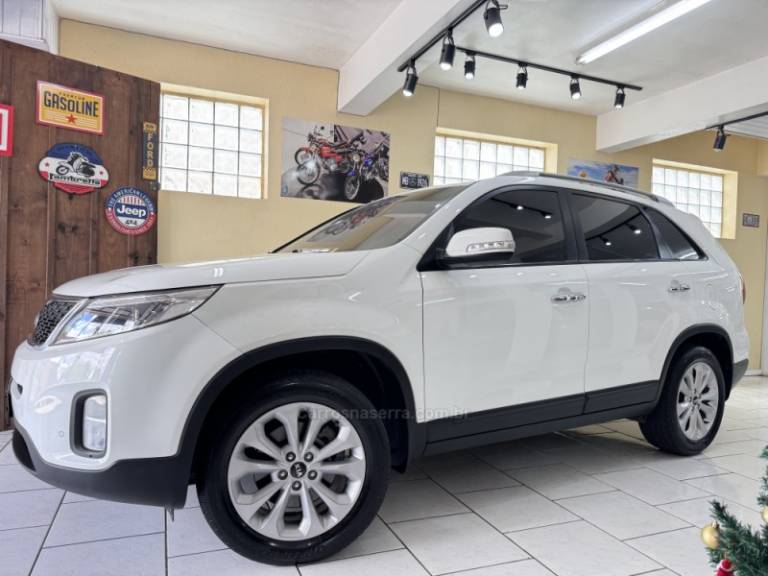 KIA MOTORS - SORENTO - 2014/2015 - Branca - R$ 76.900,00