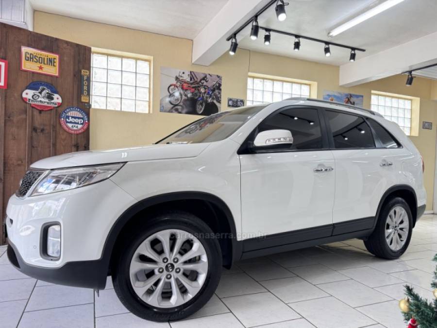 KIA MOTORS - SORENTO - 2014/2015 - Branca - R$ 76.900,00