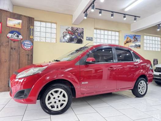 FORD - FIESTA - 2012/2013 - Vermelha - R$ 34.900,00