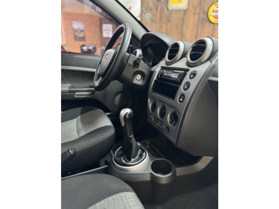 FORD - FIESTA - 2012/2013 - Vermelha - R$ 34.900,00