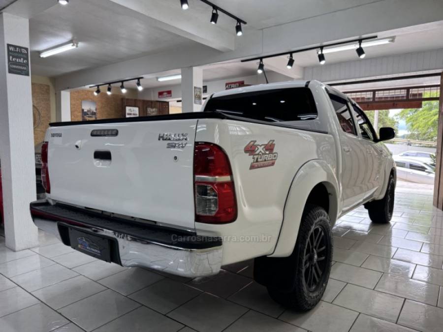 TOYOTA - HILUX - 2014/2014 - Branca - R$ 141.900,00