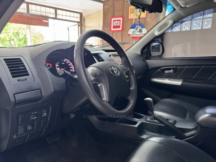 TOYOTA - HILUX - 2014/2014 - Branca - R$ 141.900,00
