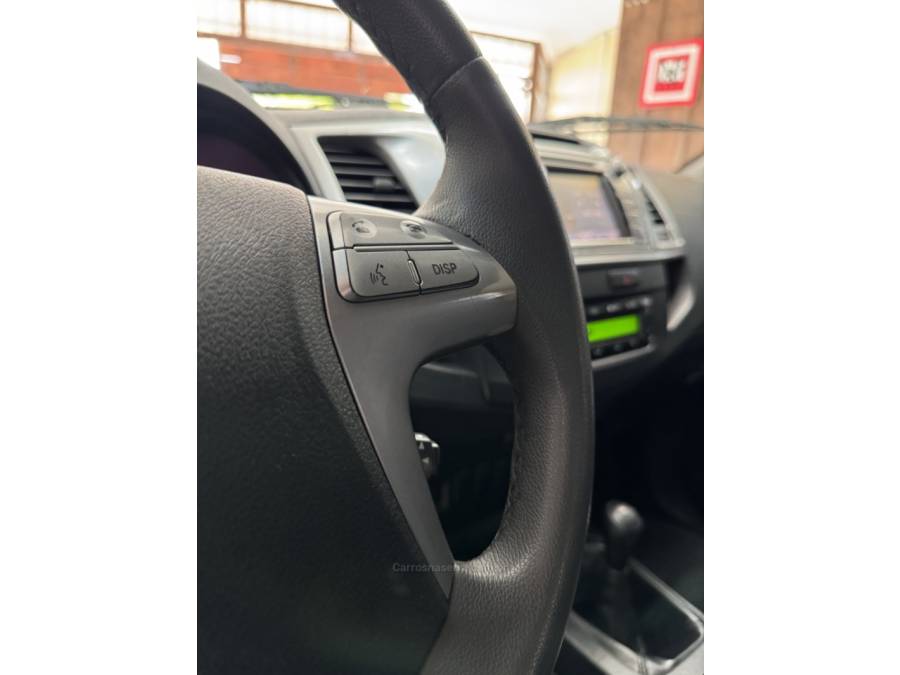 TOYOTA - HILUX - 2014/2014 - Branca - R$ 141.900,00