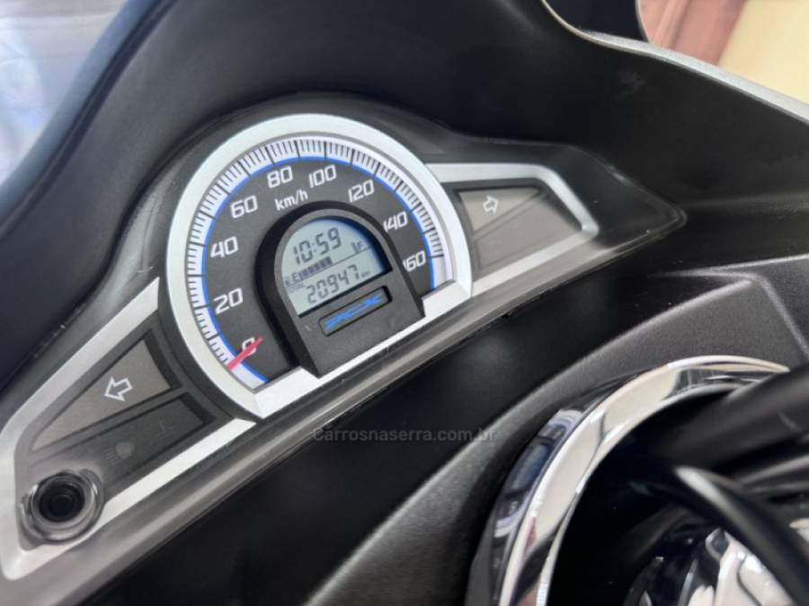 HONDA - PCX - 2017/2017 - Prata - R$ 14.900,00