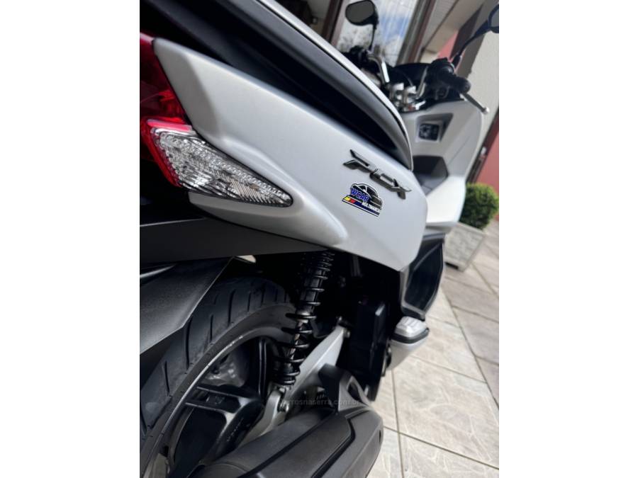 HONDA - PCX - 2017/2017 - Prata - R$ 14.900,00