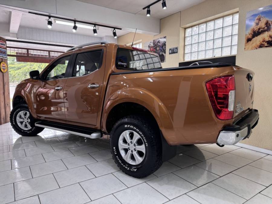 NISSAN - FRONTIER - 2017/2017 - Dourada - Sob Consulta