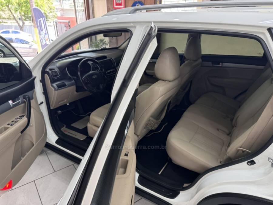 KIA MOTORS - SORENTO - 2014/2015 - Branca - R$ 76.900,00