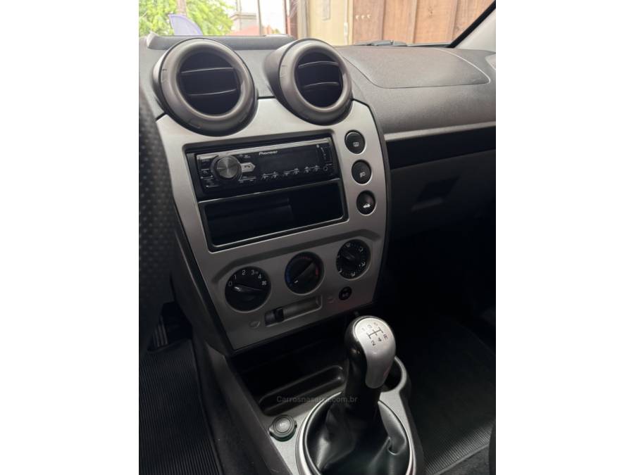 FORD - FIESTA - 2012/2013 - Vermelha - R$ 34.900,00