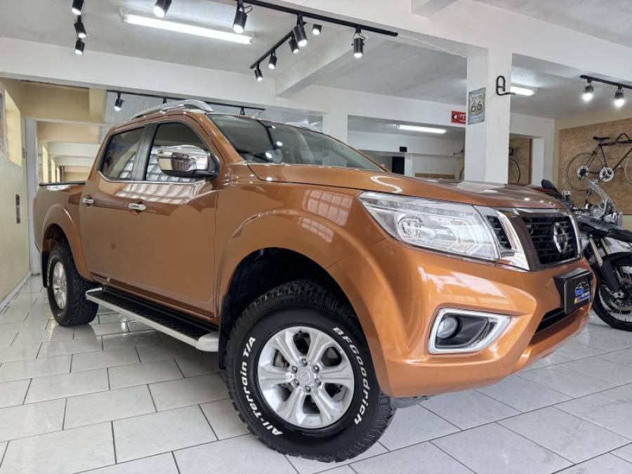 NISSAN - FRONTIER - 2017/2017 - Dourada - Sob Consulta