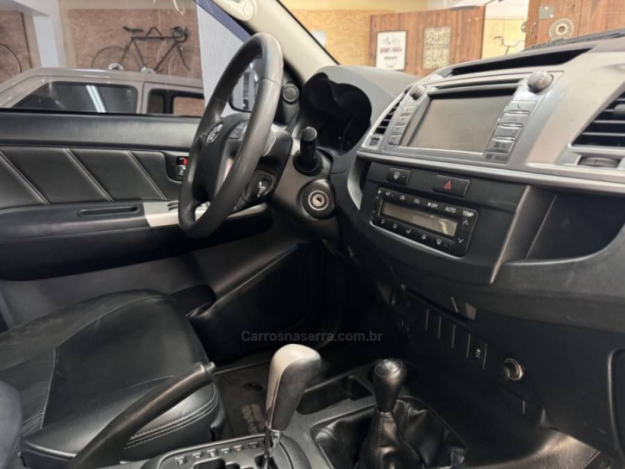 TOYOTA - HILUX - 2014/2014 - Branca - R$ 141.900,00