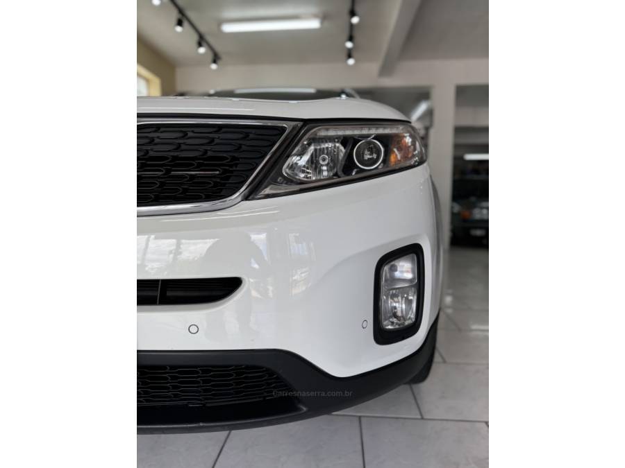 KIA MOTORS - SORENTO - 2014/2015 - Branca - R$ 76.900,00